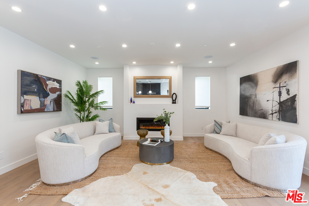 2415 Glyndon Avenue Venice, CA 90291 - Photo 7 of 35