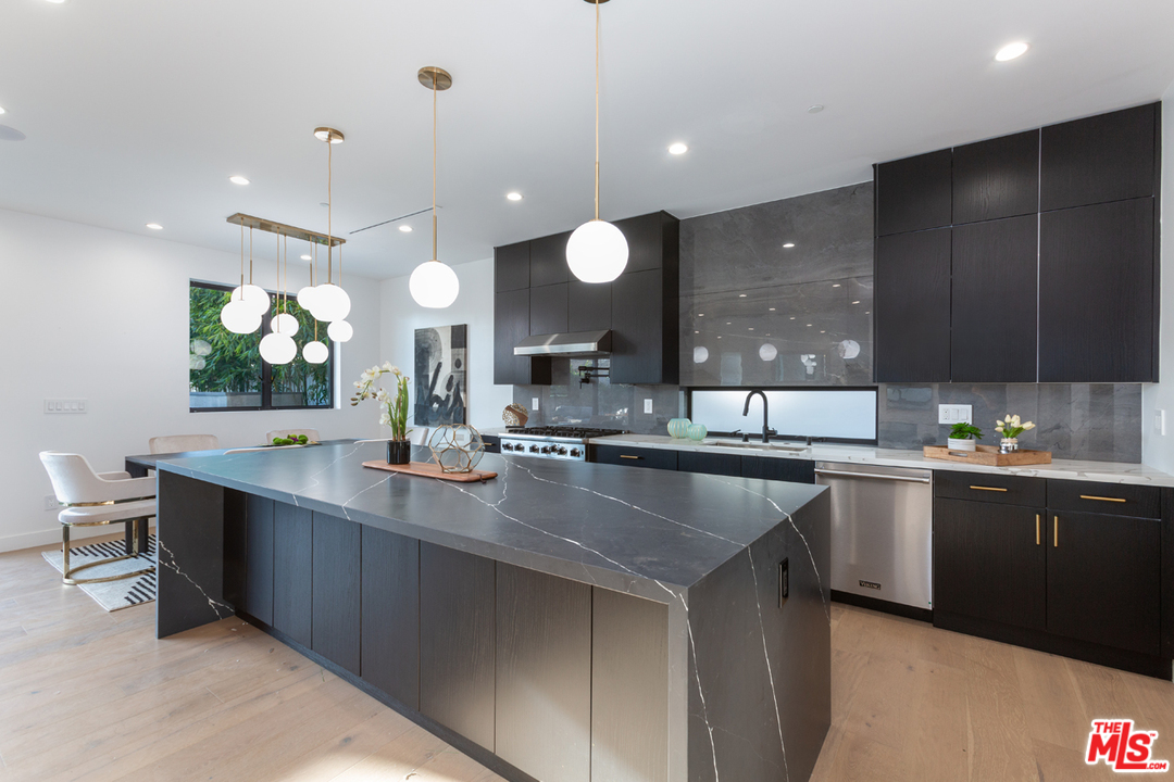 2415 Glyndon Avenue Venice, CA 90291 - Photo 9 of 35