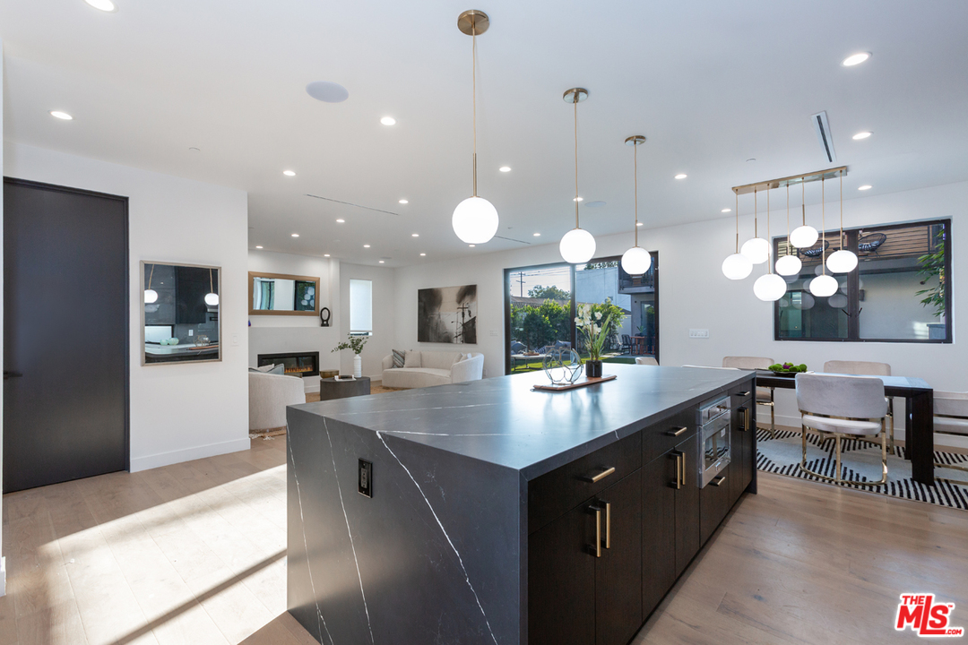 2415 Glyndon Avenue Venice, CA 90291 - Photo 10 of 35