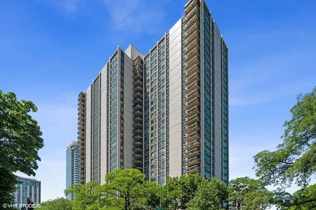 $3,300 | 1255 North Sandburg Terrace, Unit 503, Chicago, IL 60610