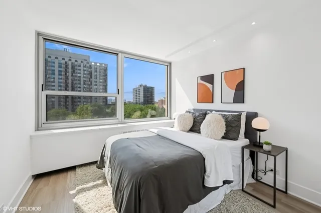 $3,300 | 1255 North Sandburg Terrace, Unit 503, Chicago, IL 60610