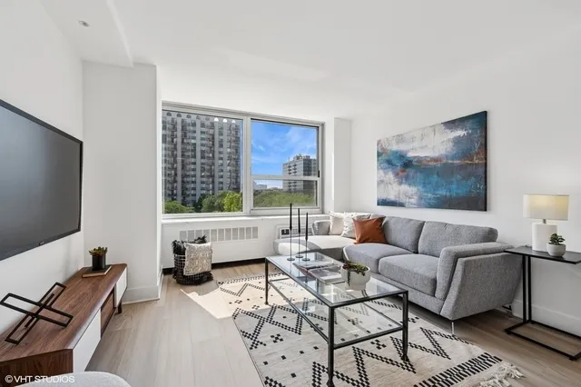 $3,300 | 1255 North Sandburg Terrace, Unit 503, Chicago, IL 60610