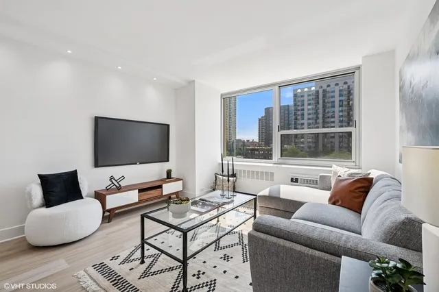 $3,300 | 1255 North Sandburg Terrace, Unit 503, Chicago, IL 60610