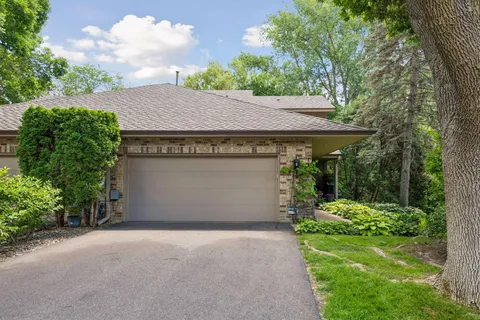 $749,000 | 1140 Hollybrook Drive, Wayzata, MN 55391