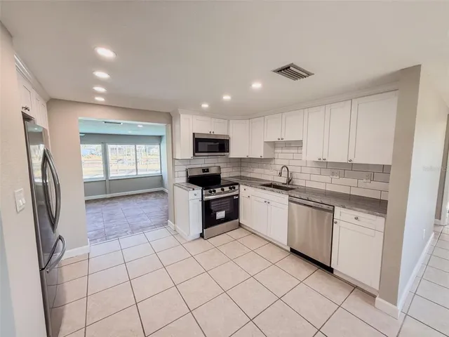 $2,595 | 818 Bayview Drive, Ruskin, FL 33570