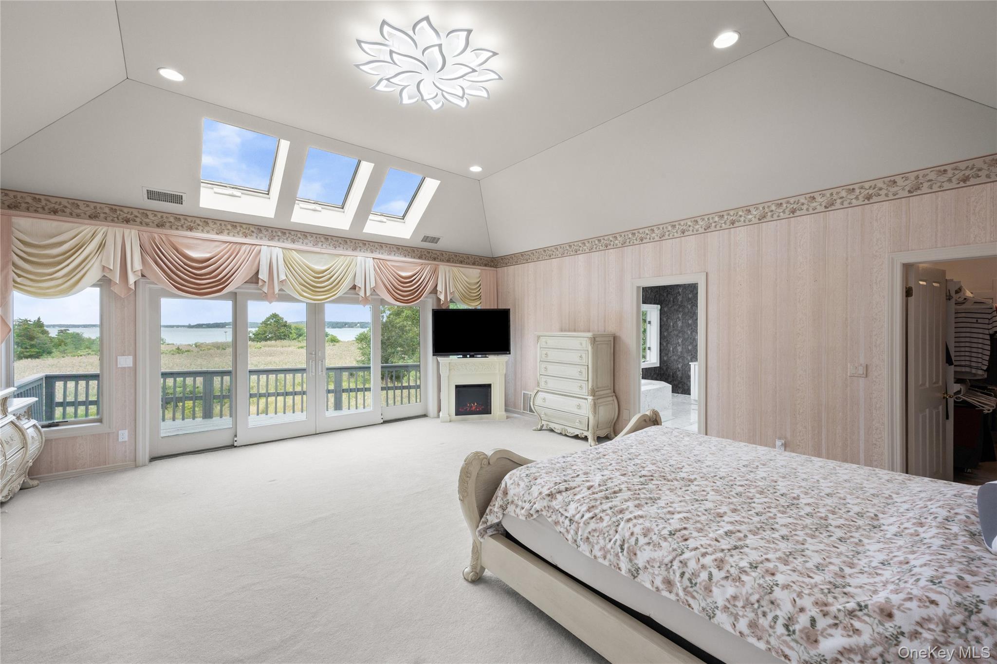 3525 Paradise Point Road Southold, NY 11971 - Photo 25 of 42 Gallery Image 25