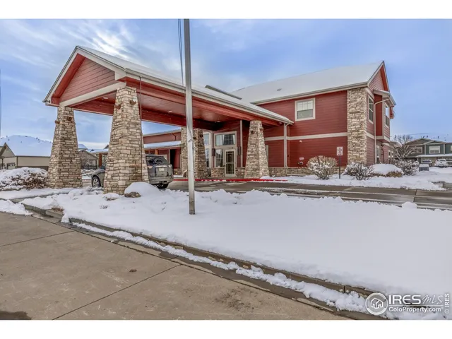 a picture of a bench in front of a wall