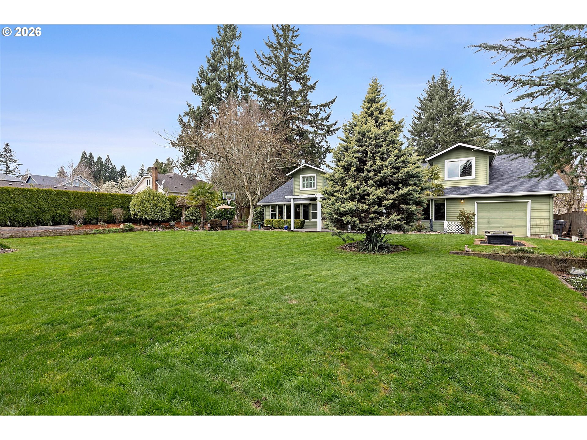 10540 Southwest Errol Street Tigard, OR 97223 - Photo 36 of 47 a front view of a house with garden
