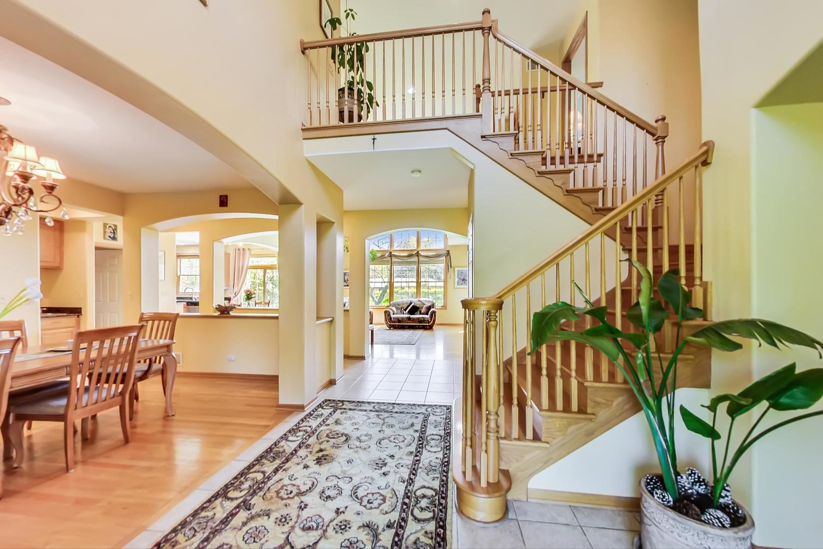 1117 South Elmhurst Road Wheeling, IL 60090 - Photo 2 of 28