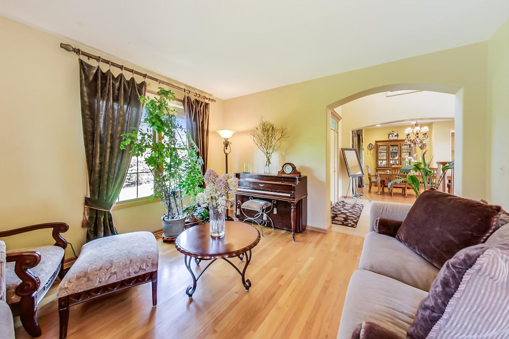 1117 South Elmhurst Road Wheeling, IL 60090 - Photo 3 of 28