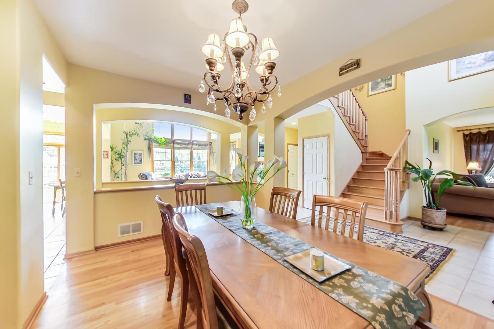 1117 South Elmhurst Road Wheeling, IL 60090 - Photo 4 of 28