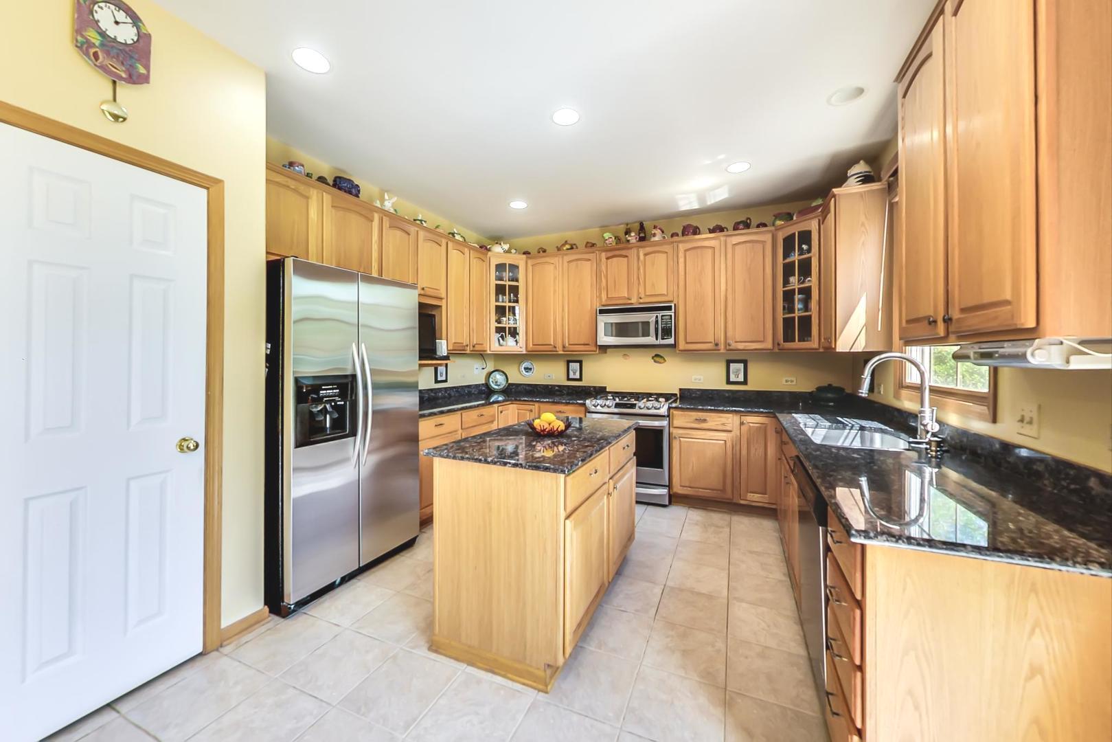 1117 South Elmhurst Road Wheeling, IL 60090 - Photo 6 of 28