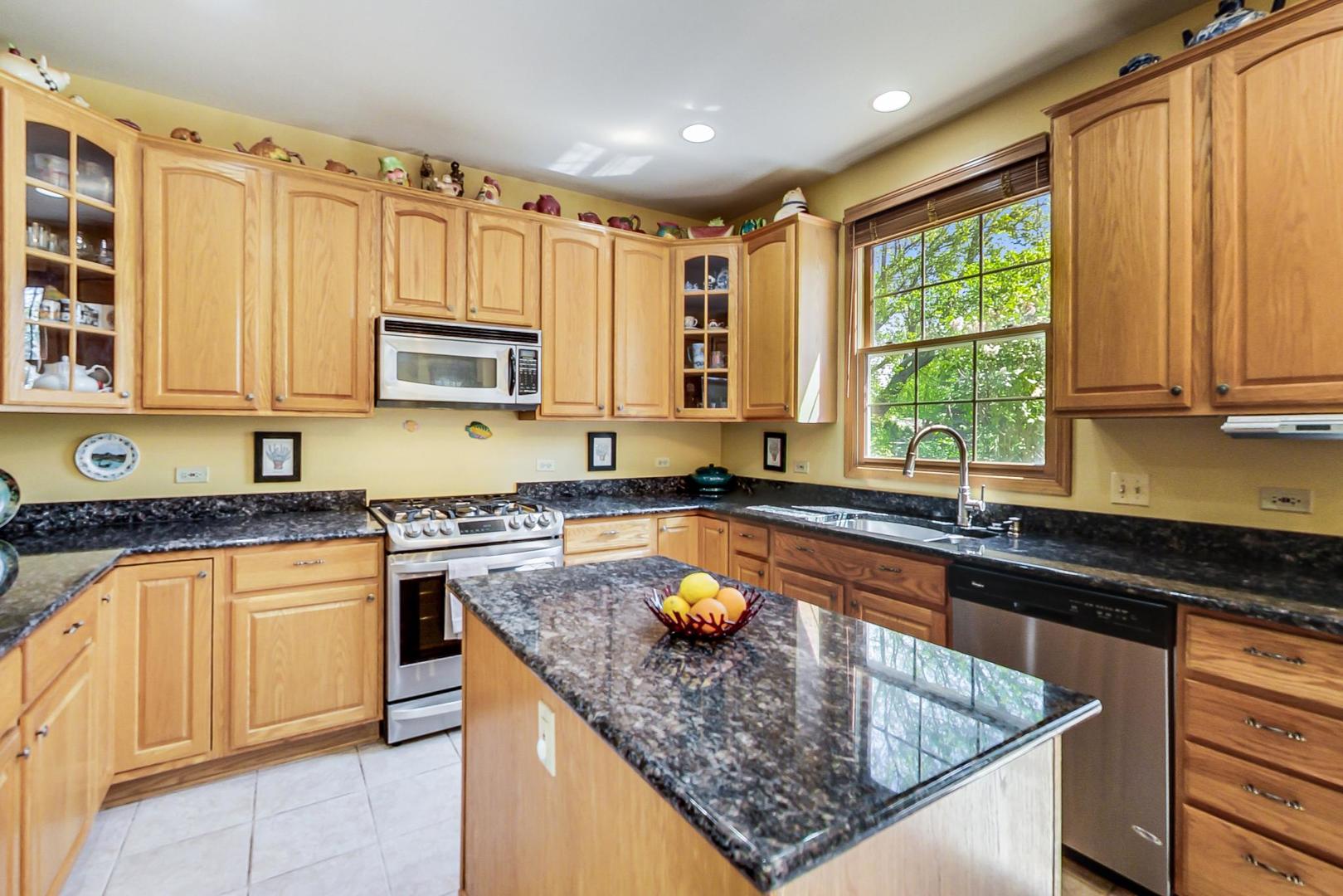 1117 South Elmhurst Road Wheeling, IL 60090 - Photo 7 of 28