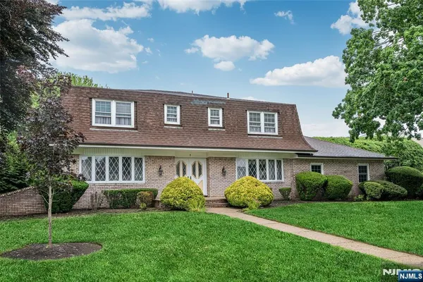 $979,900 | 7 Glendale Lane, Fairfield, NJ 07004