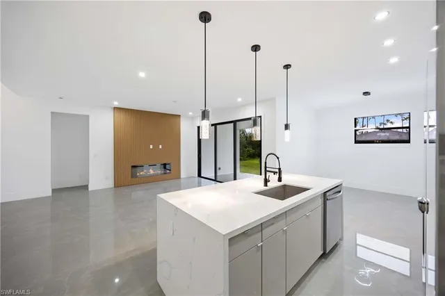 $384,900 | 3905 Sunset Road, Lehigh Acres, FL 33971