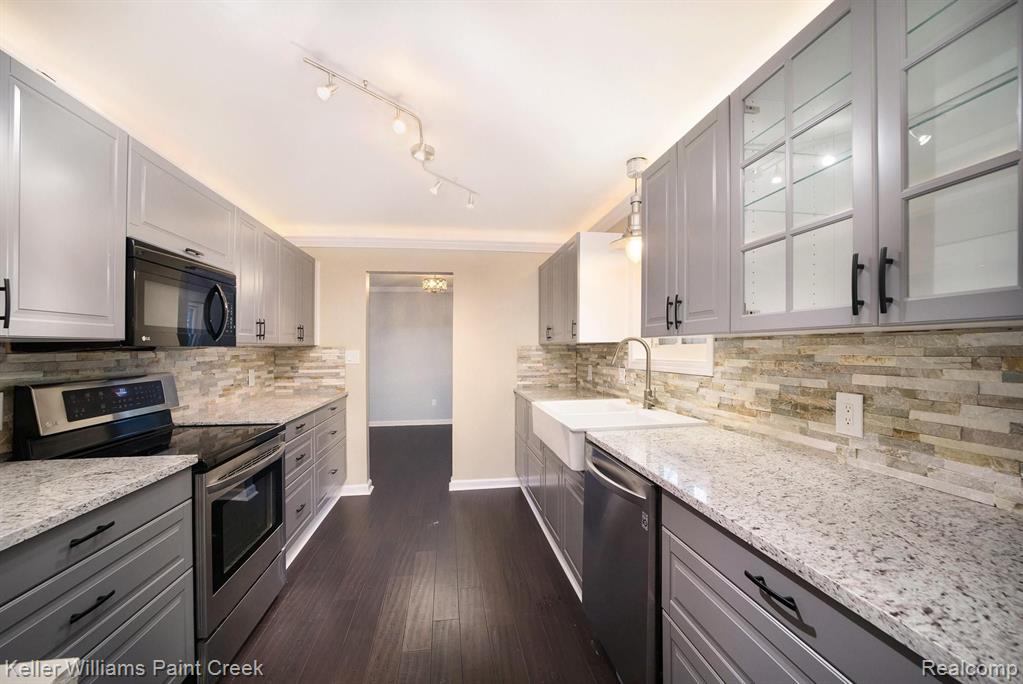 2511 West Avon Road Rochester Hills, MI 48309 - Photo 8 of 26