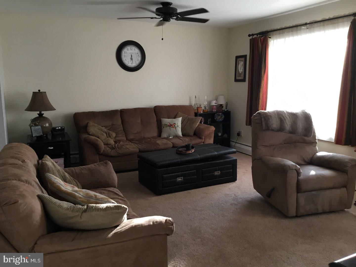 472 Mininger Road Souderton, PA 18964 - Photo 5 of 25 Living Room