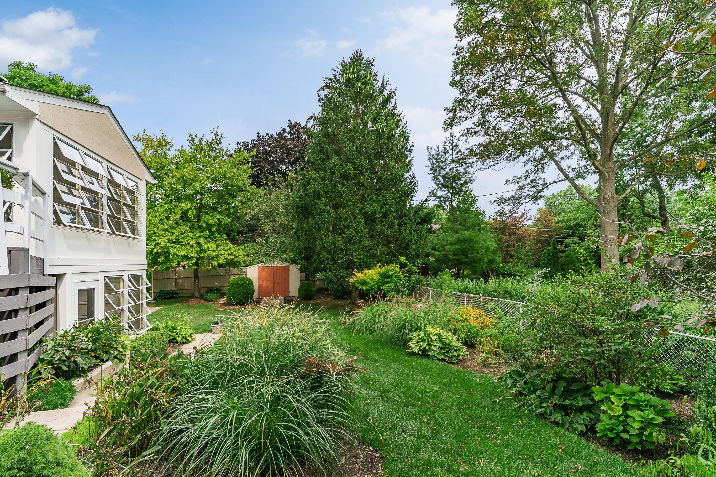 2449 Wimbledon Road Columbus, OH 43220 - Photo 40 of 43