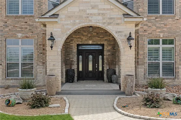 a view of entryway and hall