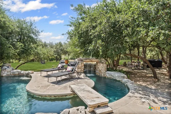 a chair and table sitting in the middle of a yard