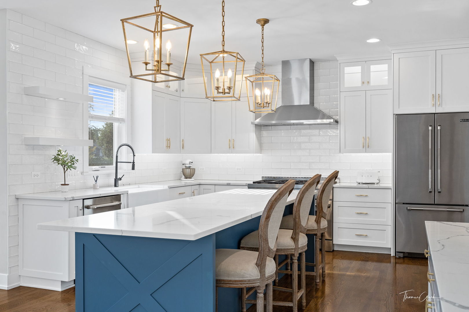 4720 Cumnor Road Downers Grove, IL 60515 - Photo 11 of 57 a kitchen with a dining table chairs and refrigerator