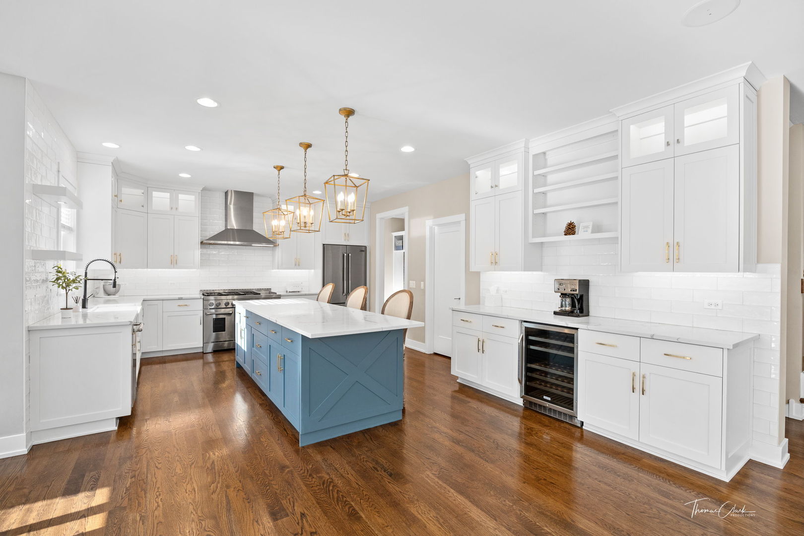4720 Cumnor Road Downers Grove, IL 60515 - Photo 18 of 57 a large white kitchen with cabinets