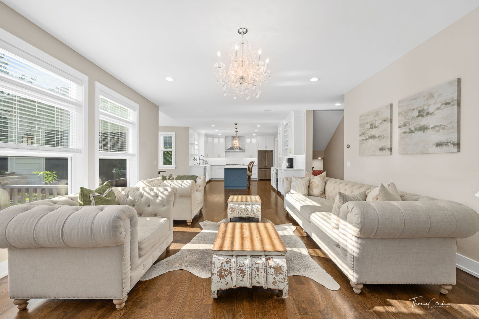 4720 Cumnor Road Downers Grove, IL 60515 - Photo 20 of 57 a living room with furniture and a chandelier