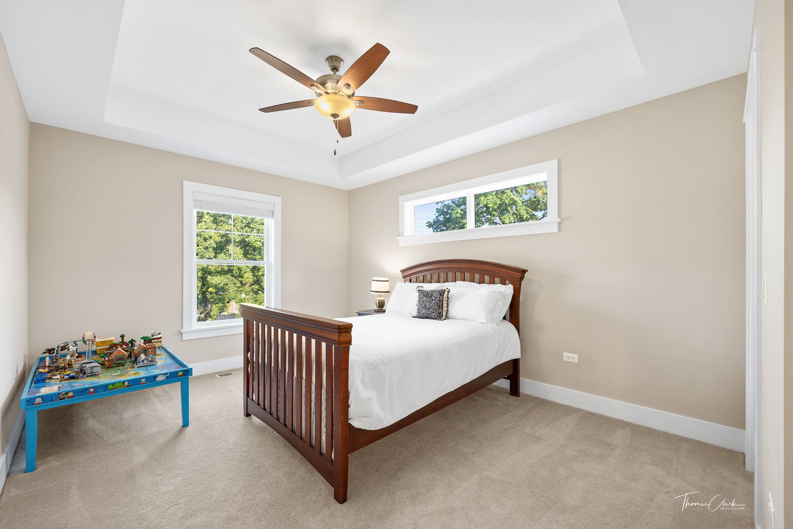 4720 Cumnor Road Downers Grove, IL 60515 - Photo 30 of 57 a bedroom with a bed and a window