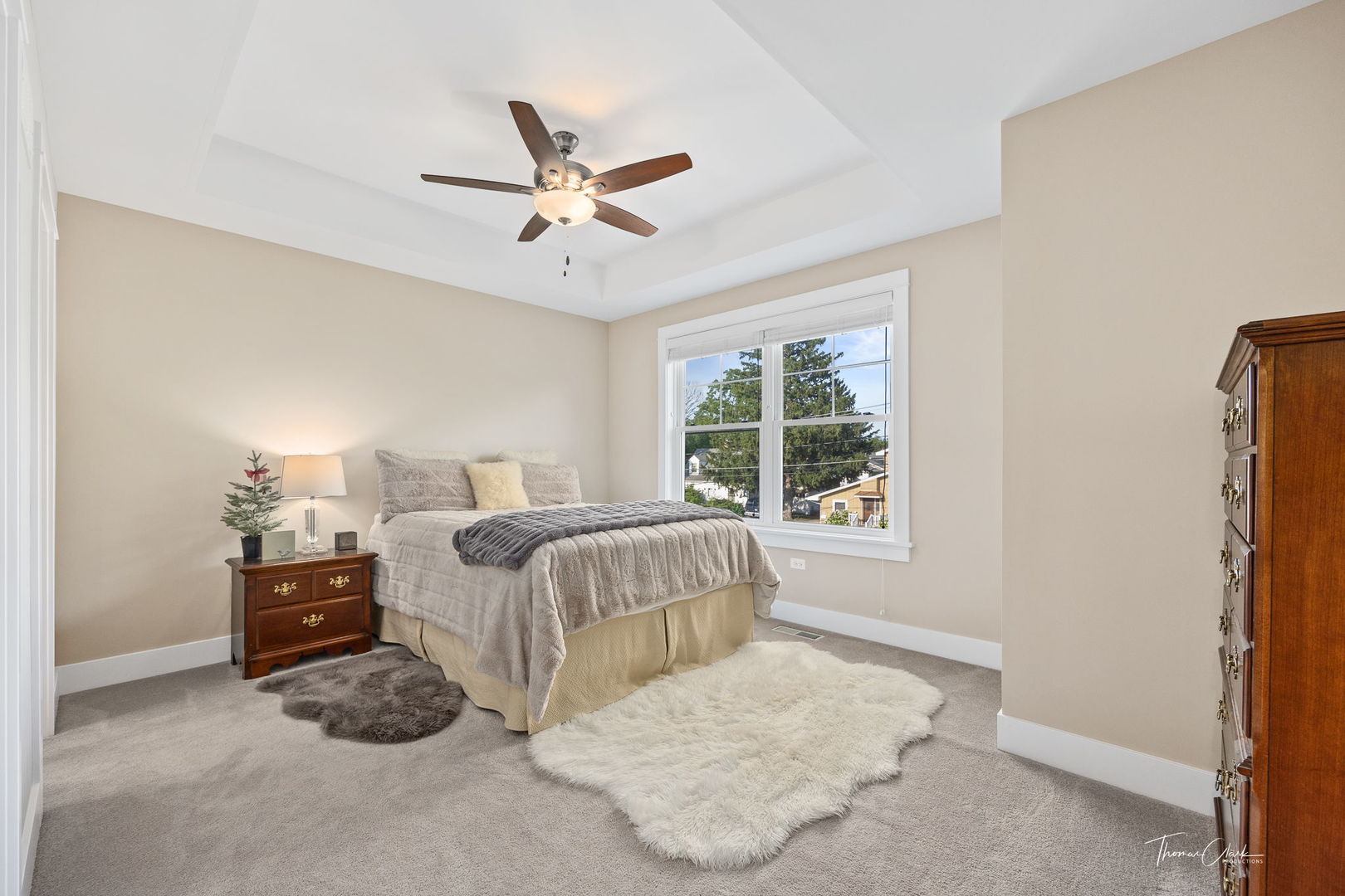 4720 Cumnor Road Downers Grove, IL 60515 - Photo 34 of 57 a bedroom with a bed and a window