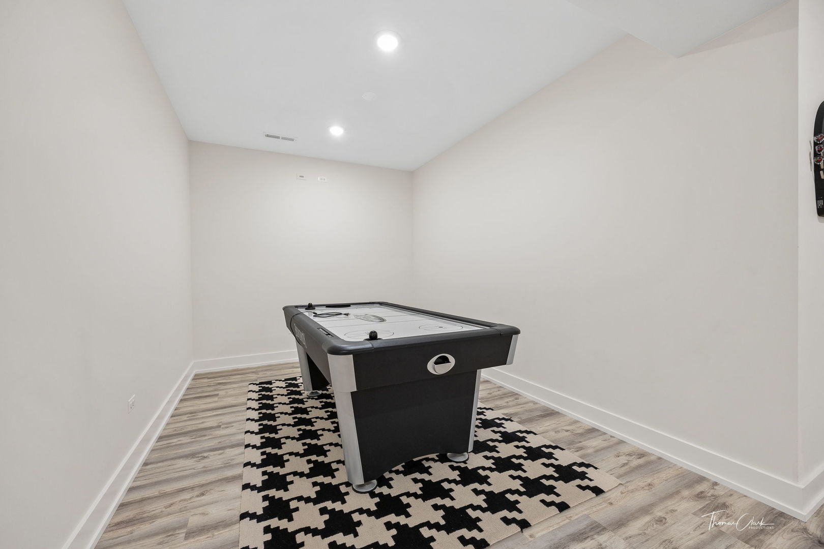 4720 Cumnor Road Downers Grove, IL 60515 - Photo 38 of 57 an empty room with wooden floor