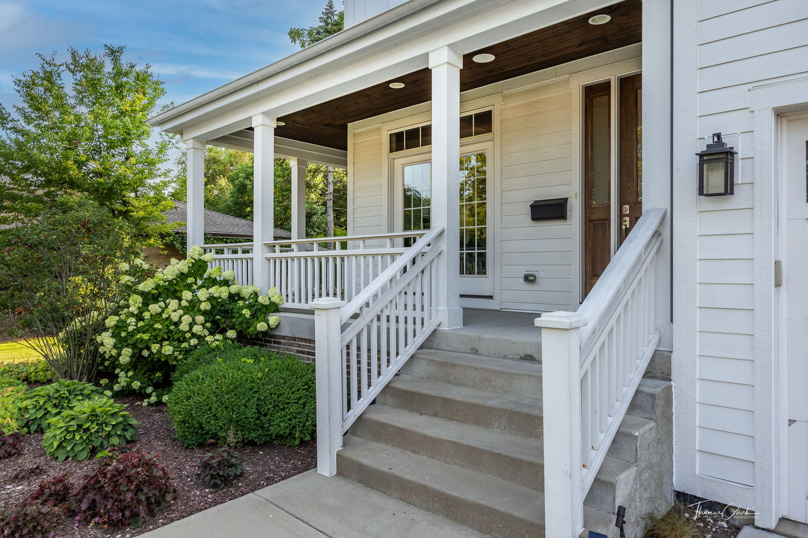 4720 Cumnor Road Downers Grove, IL 60515 - Photo 4 of 57 front view of a house with a porch