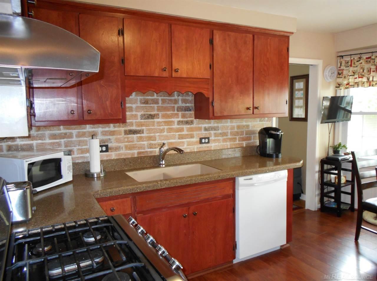 643 Barrington Road Grosse Pointe Park, MI 48230 - Photo 9 of 30