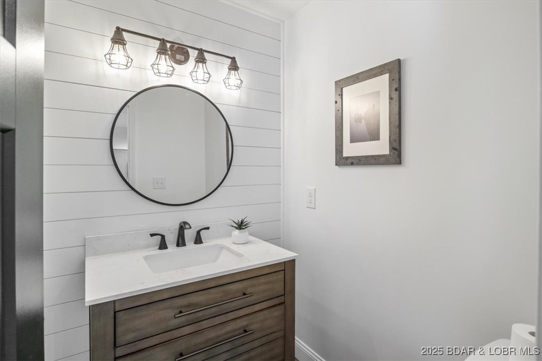 1125 Anemone Road Four Seasons, MO 65049 - Photo 12 of 25 Hall Bath