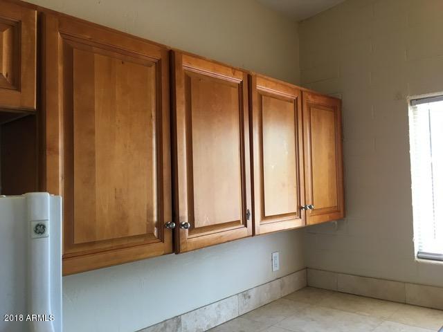 7106 North 68th Avenue, Unit 1 Glendale, AZ 85303 - Photo 12 of 22 an empty room with window