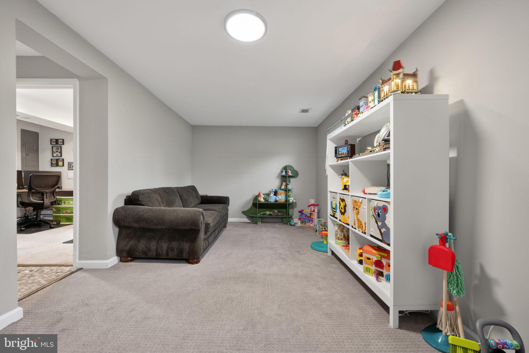 5939 Craft Alexandria, VA 22310 - Photo 23 of 54 a living room with furniture and a couch