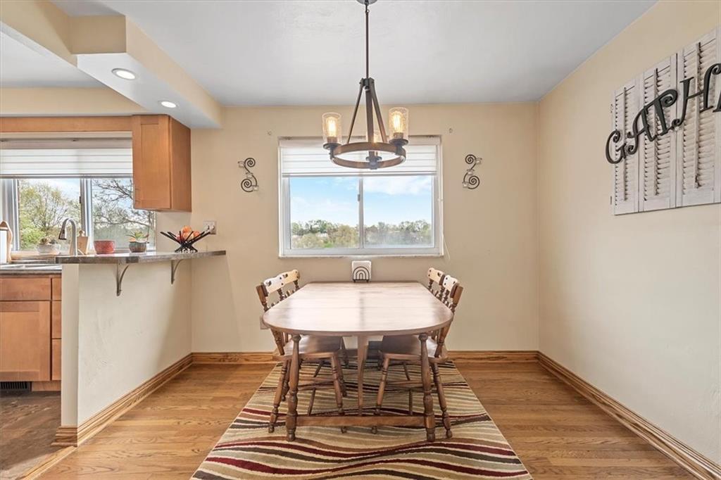 666 Lindsay Road Carnegie, PA 15106 - Photo 6 of 25 a dining room with table and chairs