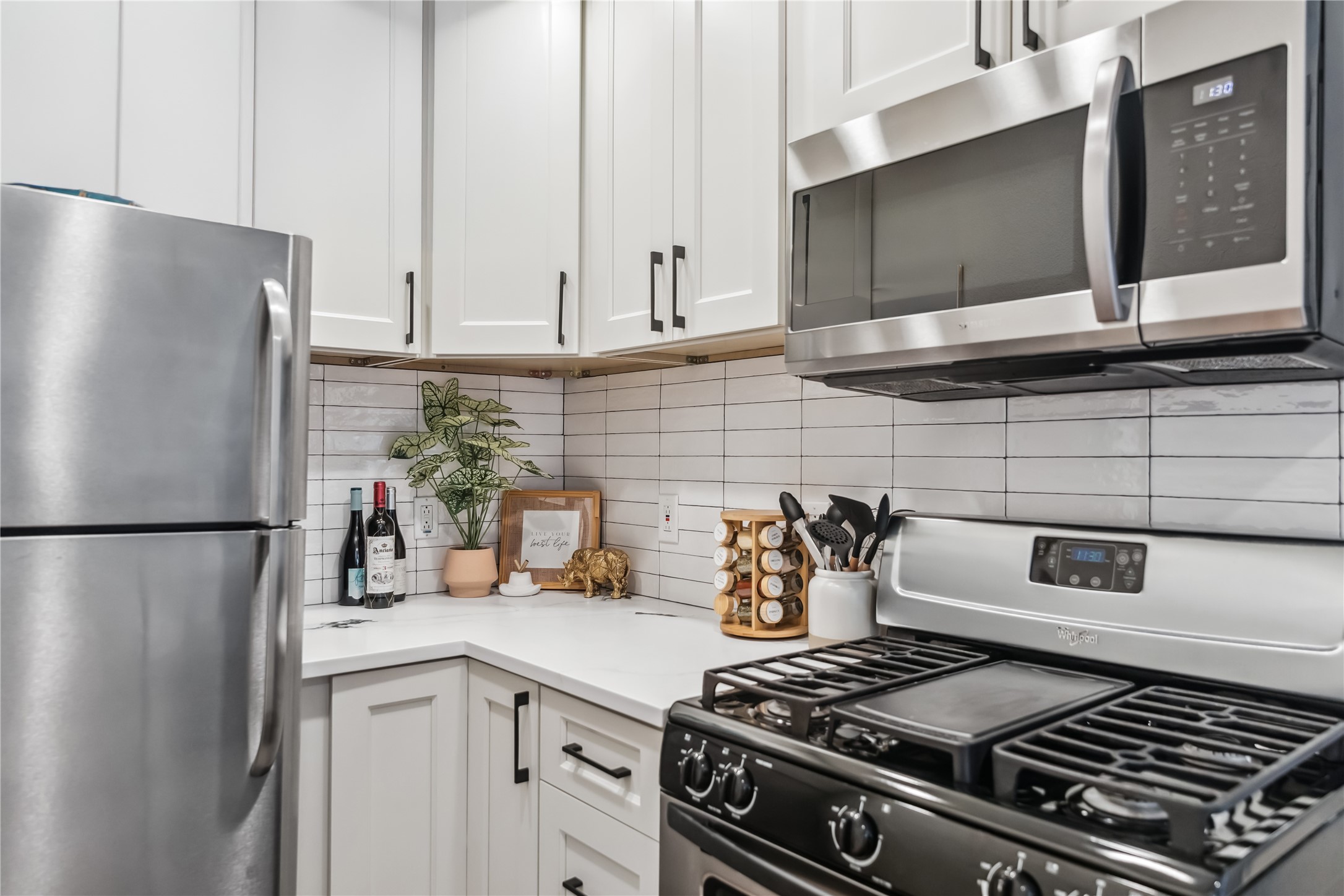1313 East 52nd Street, Unit 101 Austin, TX 78723 - Photo 4 of 14 a kitchen with appliances and cabinets