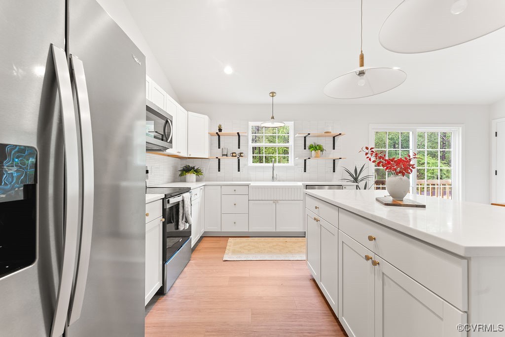 26354 Old Pitts Road Ruther Glen, VA 22546 - Photo 17 of 36 Kitchen with stainless steel appliances, open shel