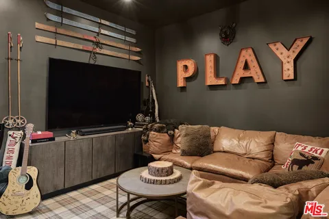 $4,395,000 | 2835 Westbrook Avenue, Los Angeles, CA 90046