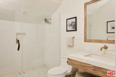 $4,395,000 | 2835 Westbrook Avenue, Los Angeles, CA 90046