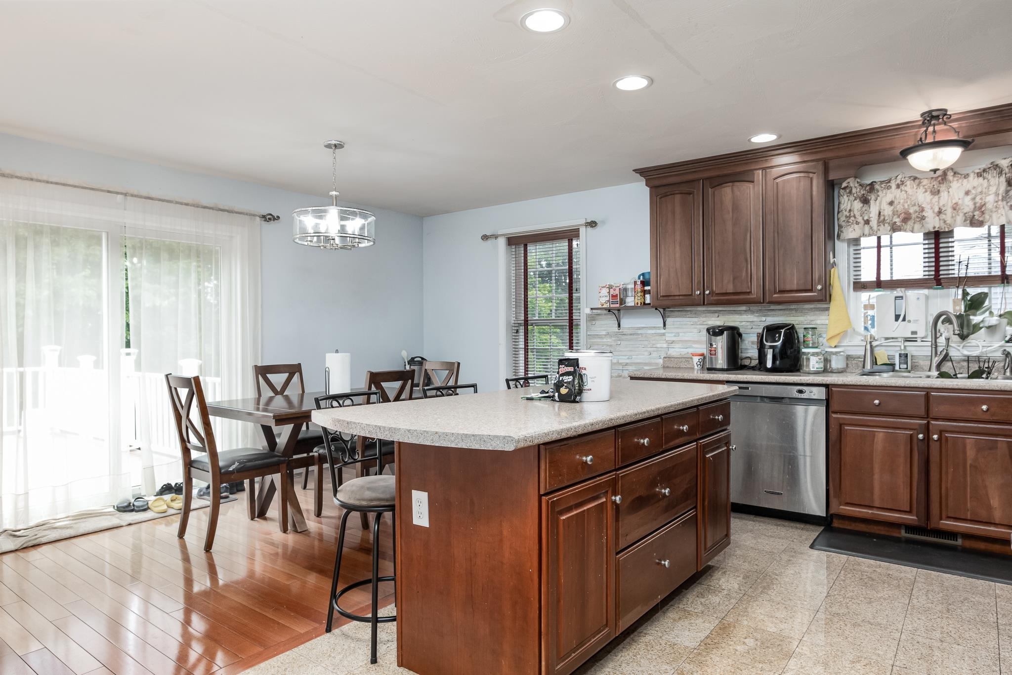 160 South Elm Street Manchester, NH 03103 - Photo 3 of 40