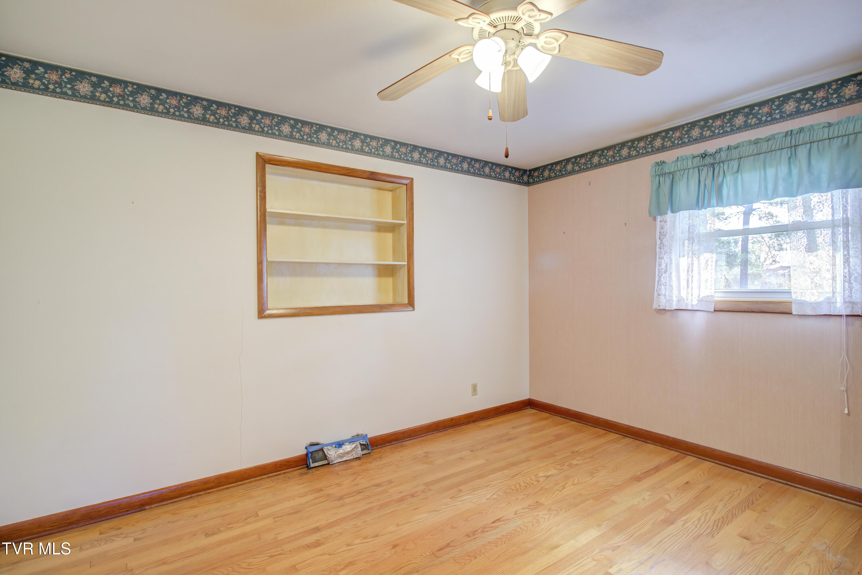 1238 Gray Station Road Gray, TN 37615 - Photo 33 of 51 1238 Gray Station (77)