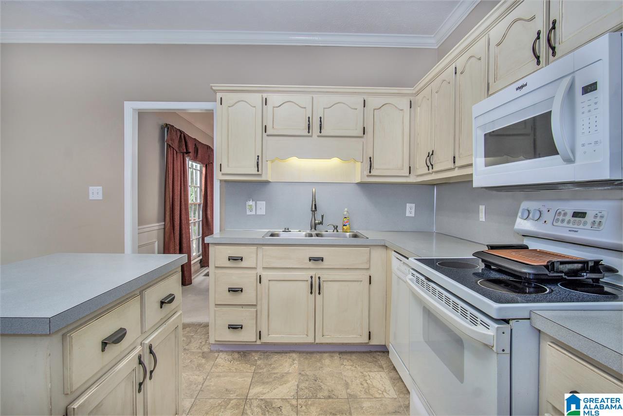 105 Kentwood Way Alabaster, AL 35007 - Photo 7 of 33
