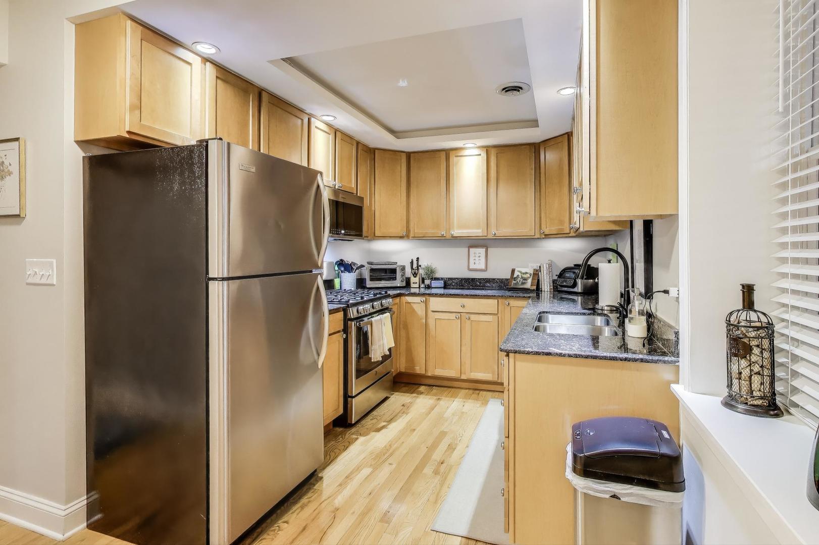 4115 North Sheridan Road, Unit 2 Chicago, IL 60613 - Photo 7 of 21 Gallery Image 7