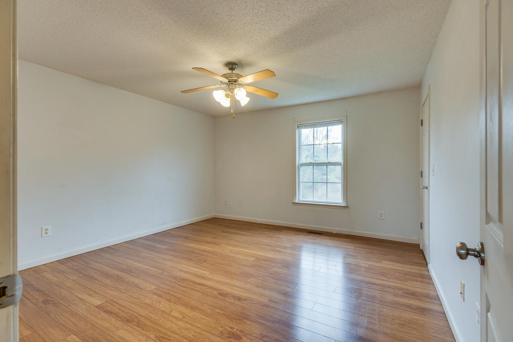 147 Old State Rte 34, Unit 2 Jonesborough, TN 37659 - Photo 17 of 23 015