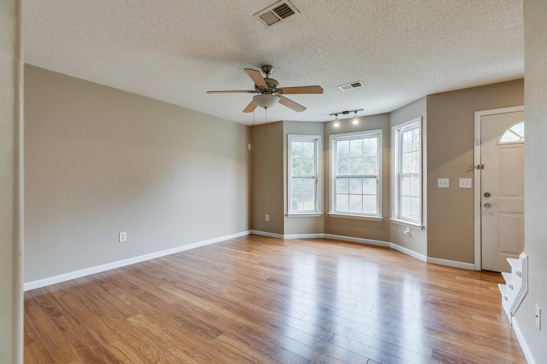 147 Old State Rte 34, Unit 2 Jonesborough, TN 37659 - Photo 7 of 23 005