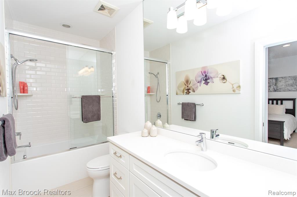 25925 York Road Royal Oak, MI 48067 - Photo 70 of 88