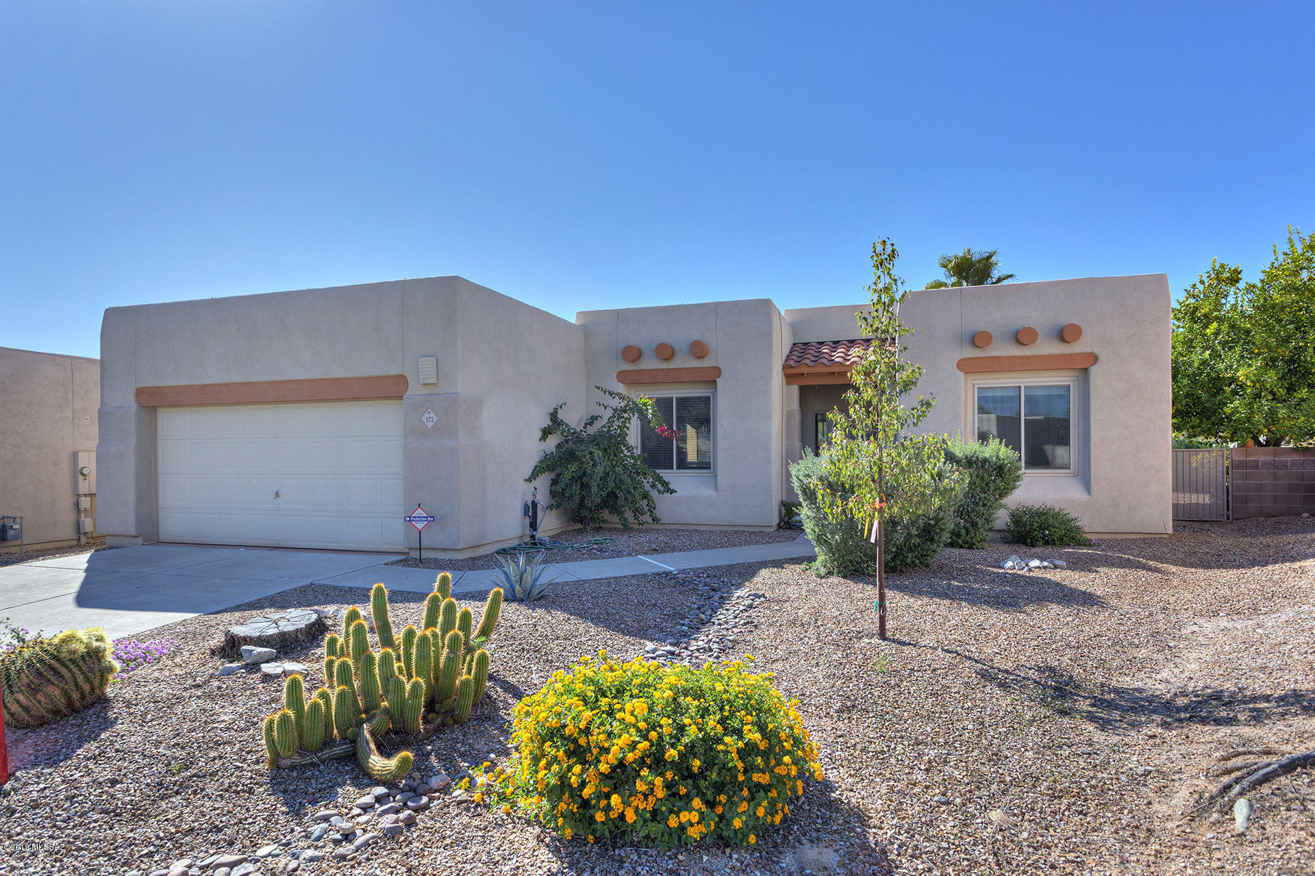 573 Pyramid Point Court Oro Valley, AZ 85737 - Photo 2 of 21