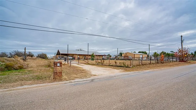 $879,900 | 9200 County Road 1014, Joshua, TX 76058