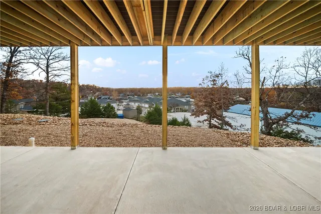 $789,000 | 422 Outer Drive, Lake Ozark, MO 65049